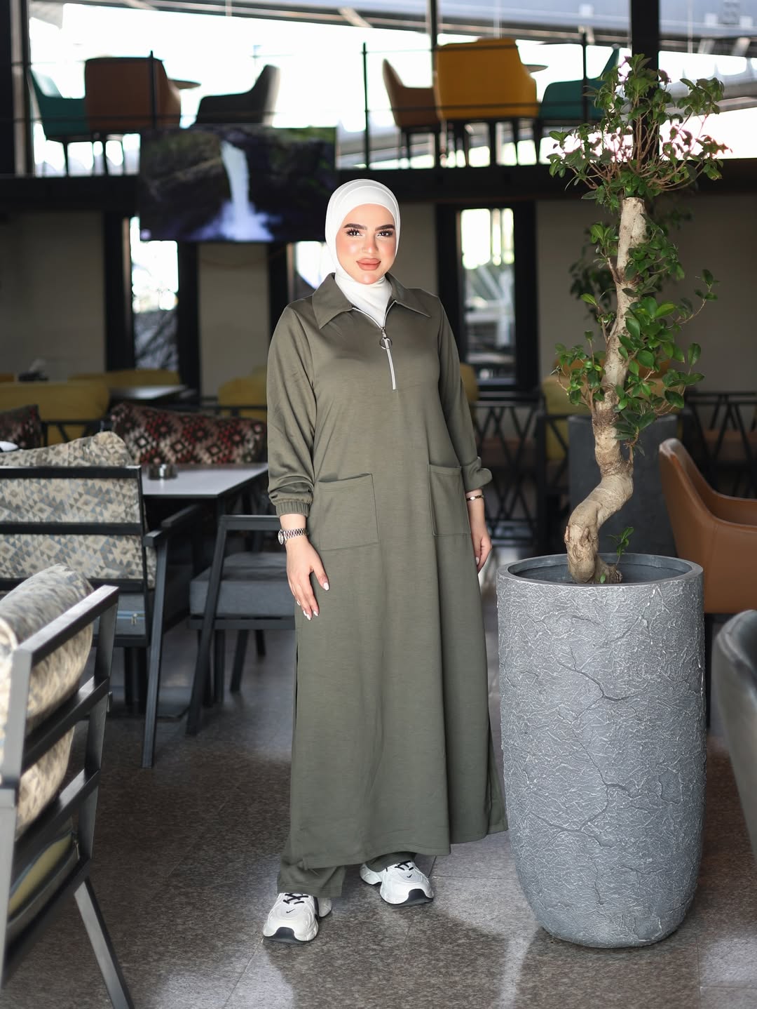 طقم حجاب من قطعتين بخامة فاخرة ودقة تصميم Zinaa Wear 💕